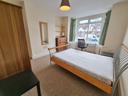 5 Bed Student Accommodation - Photo 2