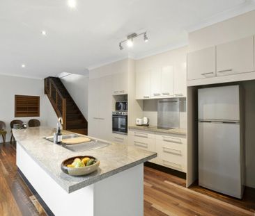 Four Bedroom Duplex With Pool - Walk To Beach - Photo 6