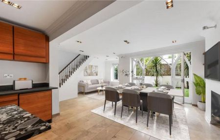 4 bedroom semi-detached house to rent - Photo 5