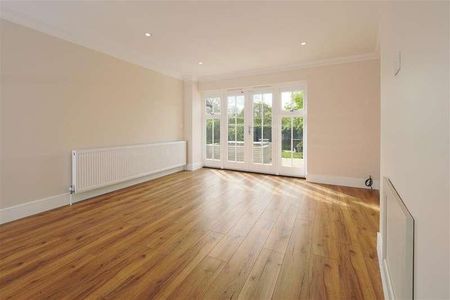 St Pauls Court, Lynstead, ME9 - Photo 3