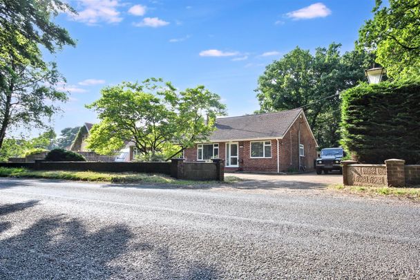 2 Bedroom Bungalow to let - Photo 1
