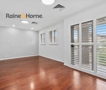 BEAUTIFUL FAMILY HOME!! - Photo 4