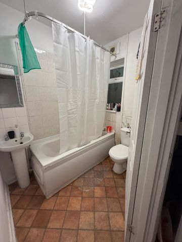 2 Bed Flat, Coventry, CV3 - Photo 2