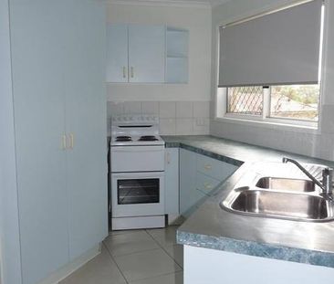 3 BEDROOM TOWNHOUSE WITH LOCK UP GARAGE - Photo 6