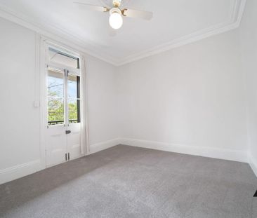 Two-Storey Terrace in Tree-lined Street - Photo 4