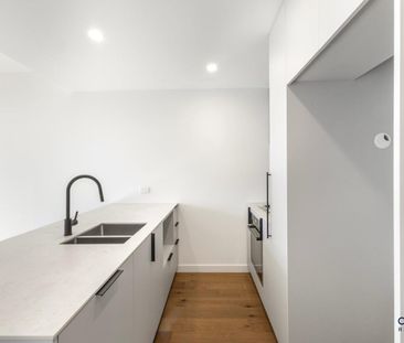 Modern Luxury Apartment! - Photo 3