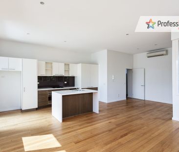 Bayside Living in the Heart of Elwood - Photo 4