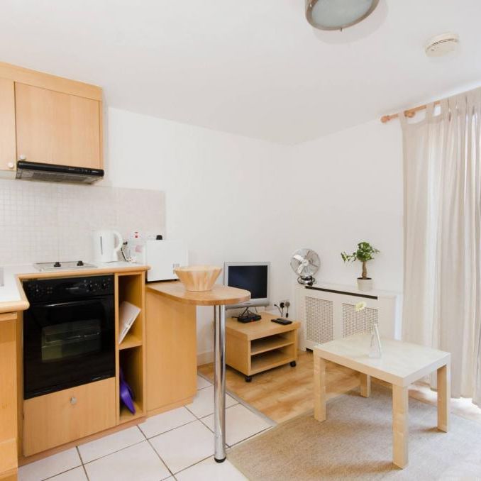 Flat 41 West Cromwell Road, Earls Court SW5 9QL - Photo 1