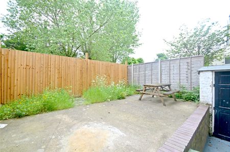 Selhurst Road, London, SE25 - Photo 4
