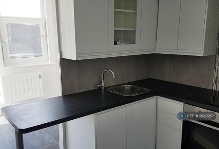 Studio to rent - Photo 5