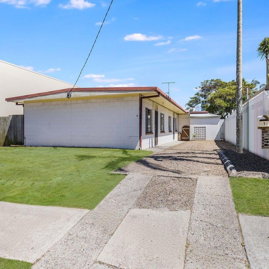 Two Bedroom Unit a Stone's Throw to Mooloolaba Beach - Photo 1