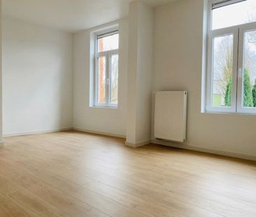 Gerenoveerde woning met 4 slaapkamers en ruime tuin - Photo 2