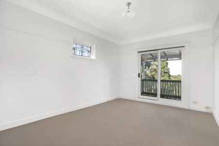 Gorgeous Townhouse with House Appeal - Photo 4