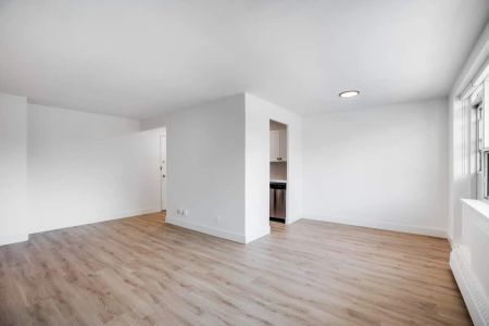 1017 Woodbine — 1-Bedroom - Photo 5