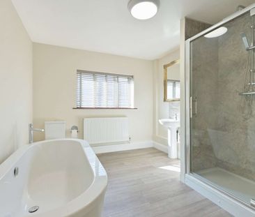 Charming Cookham Home with Parking for Several Cars & Private Garden - Photo 6