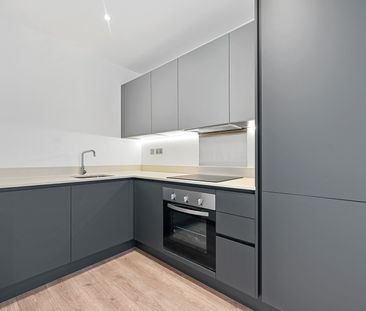 Harvest Lane, Thames Ditton, KT7 - Photo 4