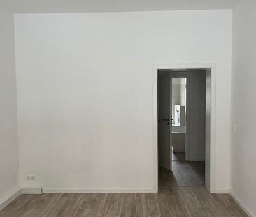 moderne 2-Raum-Wohnung mit Einbauküche - Foto 1
