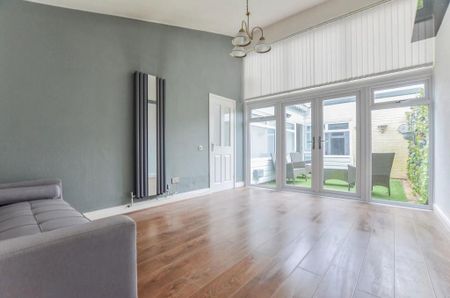 3 bedroom terraced bungalow to rent - Photo 2