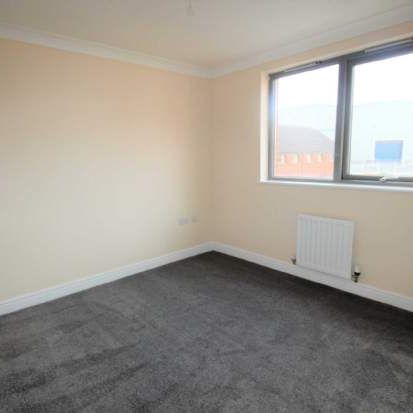 2 bedroom property to rent in Plymouth - Photo 1