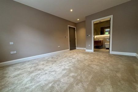 3 Bedroom Apartment To Let - Photo 2