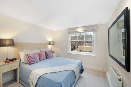 A modern three bedroom apartment ideally located near the amenities of Oxford Street. - Photo 4