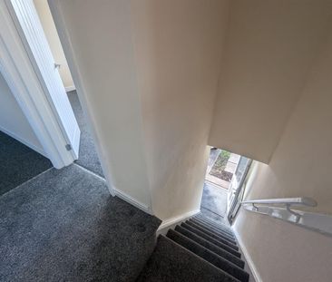 3 Beds - Terraced House - - Photo 2