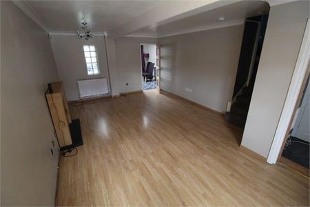4 bedroom semi-detached house to rent - Photo 2