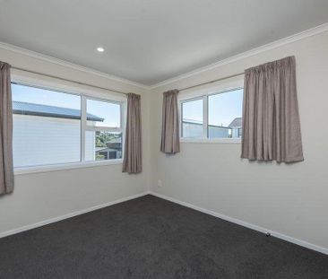 Modern & Sunny Townhouse - Photo 2