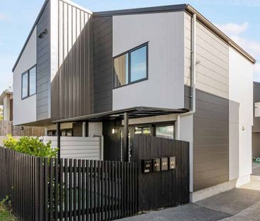 2/4 Harry Ward Place, Henderson - Photo 5