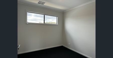 Three bedroom townhouse with beautiful views - Photo 5