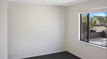 Stylish Townhouse On The CBD Fringe - Photo 4