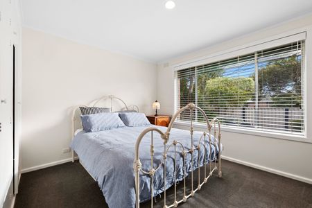 Modern Comfort Meets Convenience in Burwood East - Photo 4