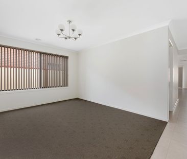 Family Perfection: Stunning 4-Bedroom Home in Sunshine West! - Photo 5
