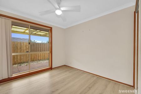 Spacious home in quiet court location - Photo 4