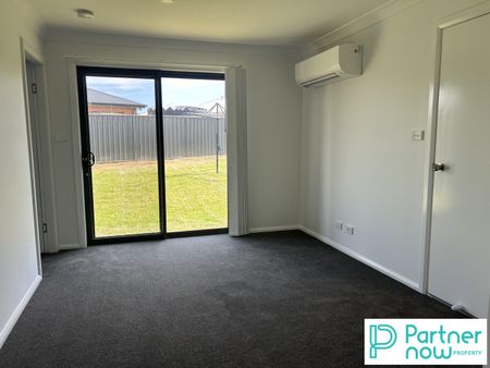 2/27 Evesham Circuit, TAMWORTH NSW 2340 - Photo 2