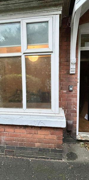 Leslie Road Room 3 - Photo 1