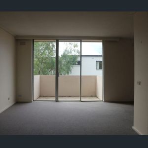 Two Bedroom Apartment in the Heart of Carlton! - Photo 2