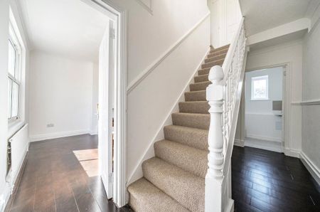 4 bedroom detached house to rent - Photo 2