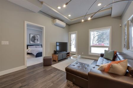 Executive 1 Bed + Den Condo In Strathcona – Just Steps From Whyte Avenue - Photo 2