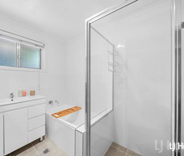 Spacious 4 Bedroom Family Home in a Prime Crestwood Location - Photo 2