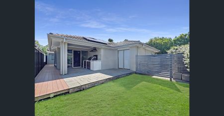 Beautiful Freshly Painted Family Home in a Great Estate - Photo 4