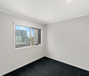 🏡 Brand New 4-Bedroom Townhouse in Wollert - Photo 2