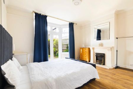 3 bedroom Detached house to rent - Photo 4