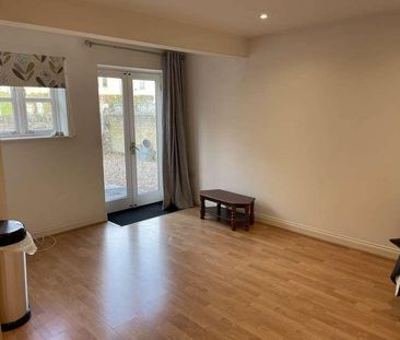 Farriers Court, Witney, OX28 - Photo 1