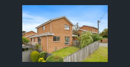 Neat and Tidy Villa in Great Location - Photo 2