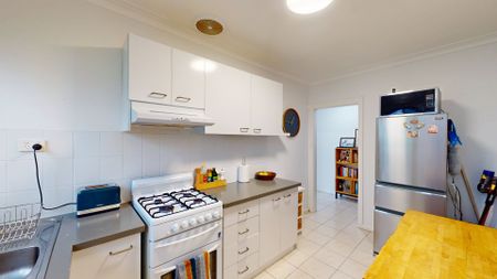 Charming 2-Bedroom Residence in Prime Brunswick Location - Photo 5