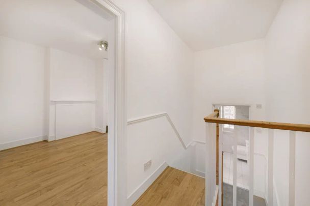 2 bedroom maisonette in London - Photo 1