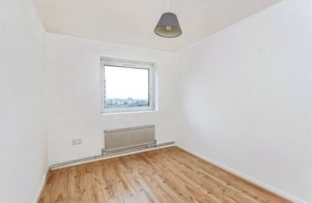 2 Bed Flat, Wanborough Drive, SW15 - Photo 3