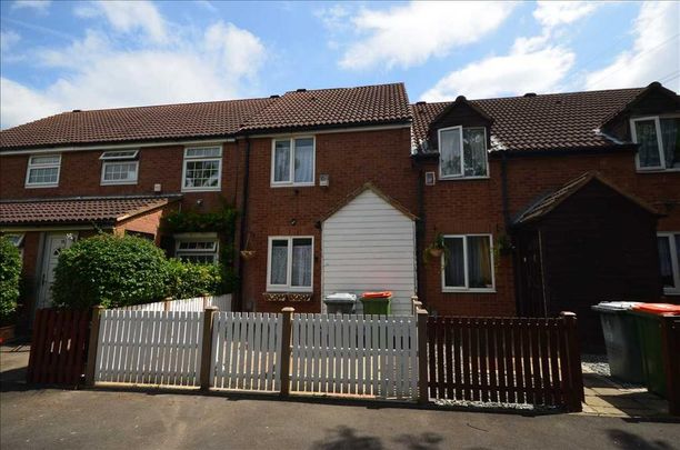 2 bedroom terraced house to rent - Photo 1