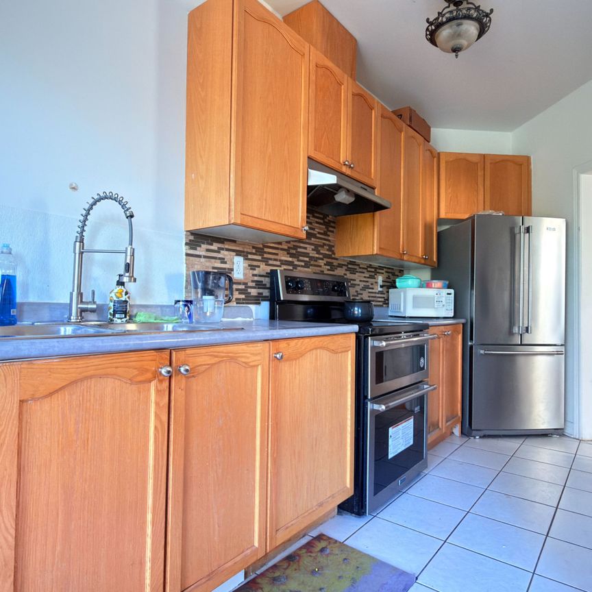For Lease - 37 Seahorse Avenue, Brampton, Ontario - Photo 1
